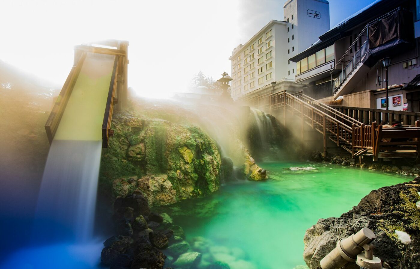 Jubatake u Kusacuu, tirkizna termalna voda i para &mdash; japanski onsen